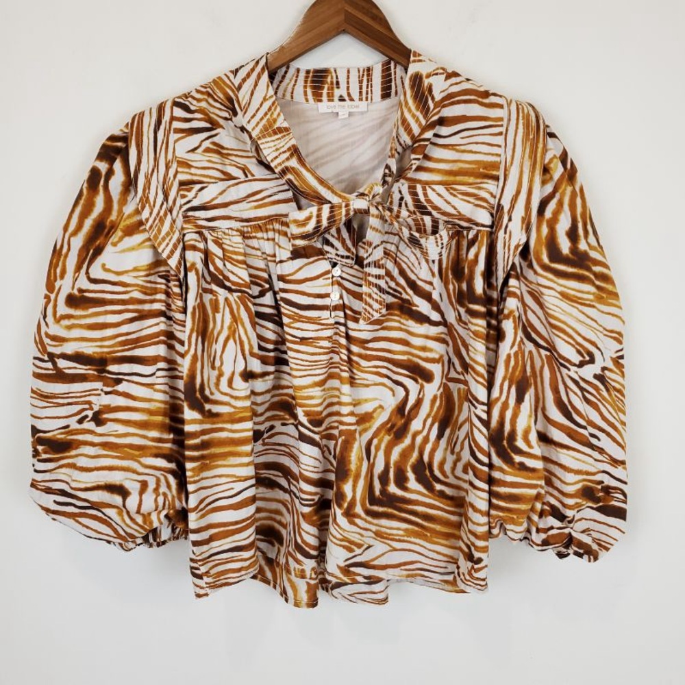 Love the Label Short Puff Sleeved Top
